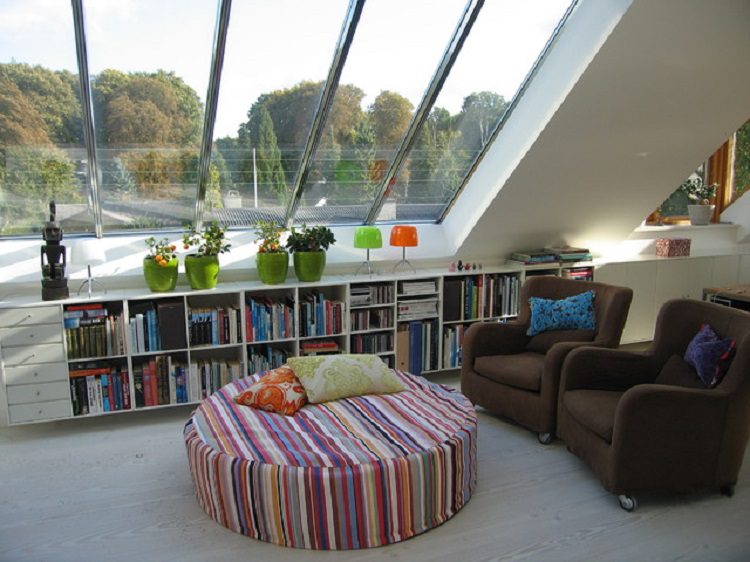 Reading room sederhana di bagian loteng, Sumber: houzz.co.uk