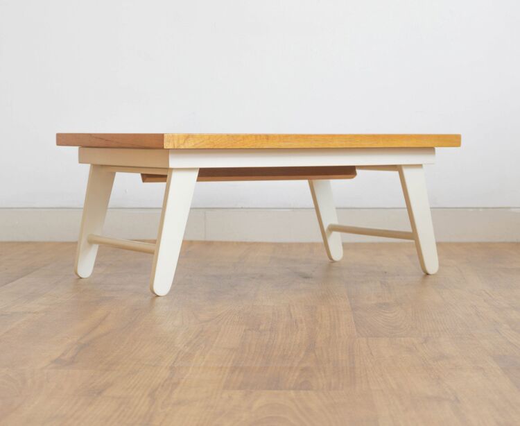 Meja kayu lipat aesthetic dan multifungsi, Sumber: pinimg.com