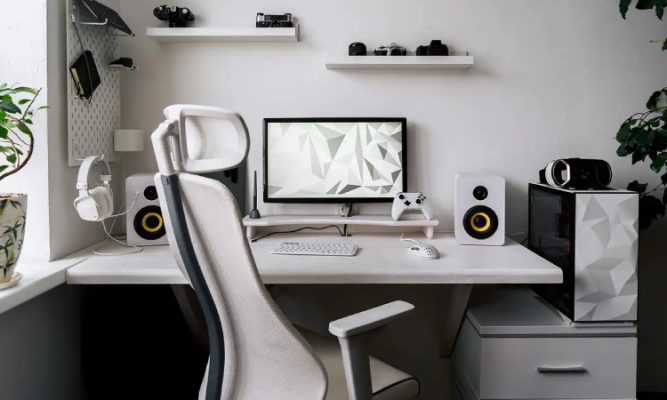 Ruang gaming interior minimalis, Sumber: angi.com
